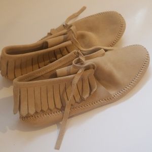 Genuine Vintage Cowhide Moccasins, 9M (medium)